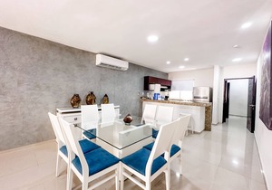 Amazing and big condo in downtown, 3 bedrooms all in suite and spacious areas