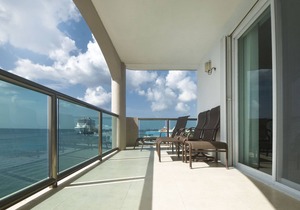 Amazing Oceanfront Condo with Views El Cantil 5CN