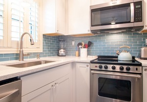 Anna Maria Beach Place #5. Directly Across Street From The Beach With Pool. in Holmes Beach
