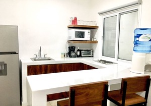 AQUA GUESTHOUSE 3~ STEPS FROM THE BEACH ~ POOL ~ A+ INTERNET