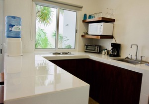 AQUA GUESTHOUSE 3~ STEPS FROM THE BEACH ~ POOL ~ A+ INTERNET
