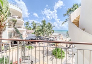Beachfront apartment with ocean views, pools, gym, partial AC & strong WiFi