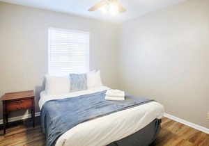 Beautiful downtown 3bed/2bath house w/ fenced yard in Austin