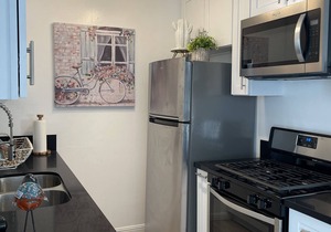 Beautiful unit in the heart of Belmont Shores! in Long Beach