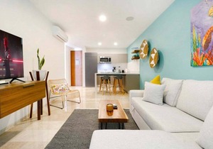 Centrally located 1BR w/sea view Rooftop pool!