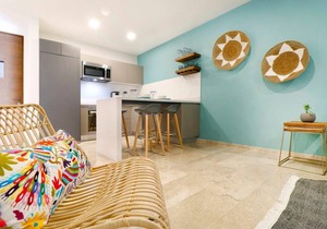 Centrally located 1BR w/sea view Rooftop pool!