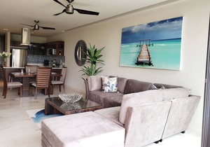 Cheerful 2 BR at 38th Ave. by Happy Address