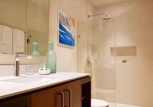 Cheerful 2 BR at 38th Ave. by Happy Address