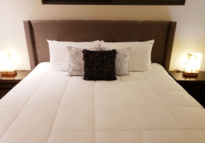 Cheerful 2 BR at 38th Ave. by Happy Address