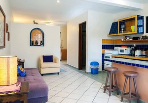 Comfortable apartment, well equipped kitchen next to sparkling pool