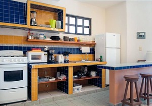 Comfortable apartment, well equipped kitchen next to sparkling pool