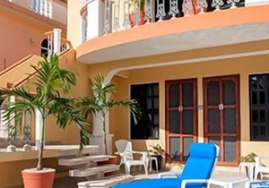 Comfortable apartment, well equipped kitchen next to sparkling pool