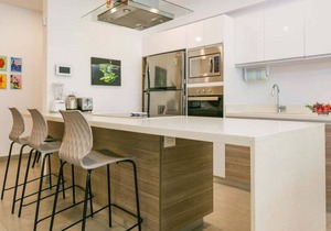 Contemporary 2 BR Oasis Near Beach: Fast Internet
