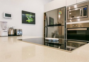 Contemporary 2 BR Oasis Near Beach: Fast Internet
