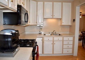 Cozy 3 Bedroom House in Adrian