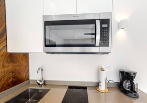 Dog-Friendly Condo W/ Expansive Shared Pool, Balcony, Central AC, & Fast WiFi!