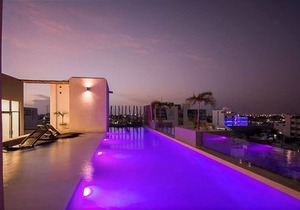 "El Nómada" ~ROOFTOP POOL~ Peaceful but Close to It ALL ~ Walk to Beaches & 5ª