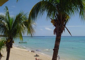 ENTRANCE TO MAMITAS BEACH - STEPS TO 5TH AVENUE