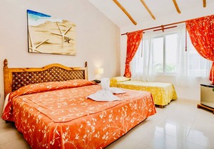 Executive Comfort Room With Swimming Pool Air Conditioning and Parking