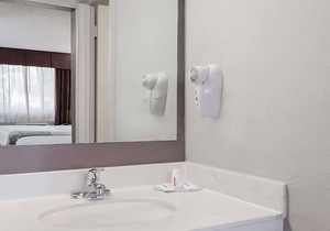 Experience A World of History! Near Historic Downtown, Onsite Pool in St. Augustine