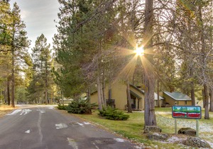 Family-Friendly Home with Shared Pool - Close to Town - Free SHARC Access in Sunriver