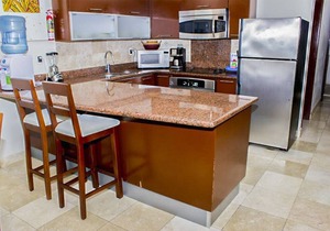 Faro 204: Nice apartment with ocean view, steps away from 5th Av.