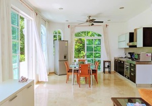 Finca Tropical: 18 bedroom house with pool, 1 minute from the beach
