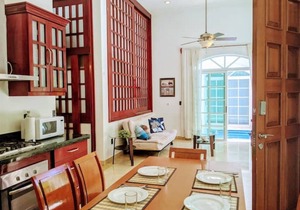 Finca Tropical: 18 bedroom house with pool, 1 minute from the beach