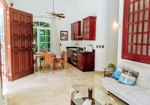 Finca Tropical: 18 bedroom house with pool, 1 minute from the beach