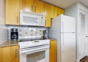 Golf-course & water-view condo with central AC, shared pool/hot tub in Miramar Beach
