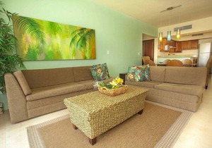 Great 2BR Condo Steps to Beach w/Pool Sleeps 8!