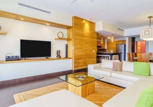 Incredible Suite w/Oceanview Rooftop Near 5th Ave!