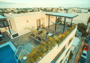 Joint 4BR Penthouse Rooftop pool Wifi/AC Sleep 14!