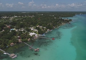 Lagoon Front Hut: Daily Cleaning, Bikes & Kayaks!