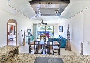 Large, modern condo with balcony overlooking 5th Ave. 4 minute walk to the beach