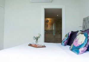 ¡Live Local, Beach Steps Away: Weekly Promotion!