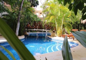Lovely 2 bedroom serviced apartment with pool.