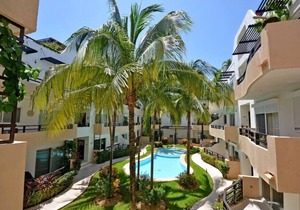 Lovely Penthouse, 24h security, great beds, ok for long term stays.