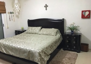 Lovely Penthouse, 24h security, great beds, ok for long term stays.