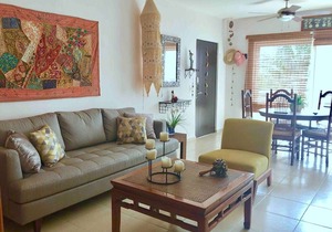 Lovely Penthouse, 24h security, great beds, ok for long term stays.