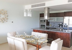 Luxury Beach Front, 2 bdr. with private jacuzzi