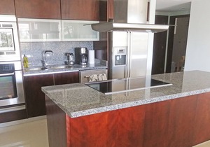 Luxury Beach Front, 2 bdr. with private jacuzzi