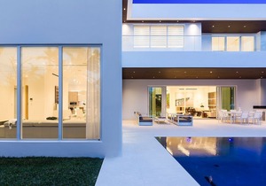 Luxury Villa with Pool&Jacuzzi, 8Bedrooms, BRAND NEW LISTING! Fits 16 Guest in Bay Harbor Islands