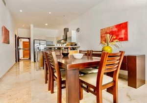 NEW LISTING! Oceanview 2 bedr condo, steps from the beach