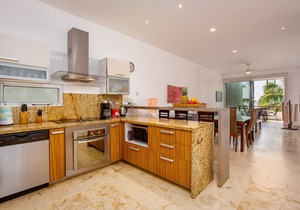 NEW LISTING! Oceanview 2 bedr condo, steps from the beach