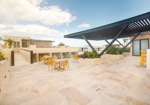 Oasis Studio w/Gym, Rooftop Pool, and City Views