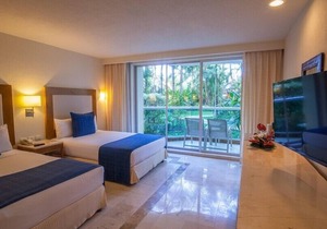 Ocean Front Studio with Gym & Hot Tub
