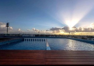 One Bedroom, Great Location, Large Roof Pool with beautiful views, Gym included