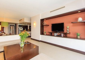 Penthouse, Private Pool, Steps to Beach, 5th Ave