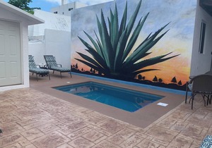 Penthouse Suite - 3rd Floor With Balcony Overlooking The Pool 1 Block From Beach